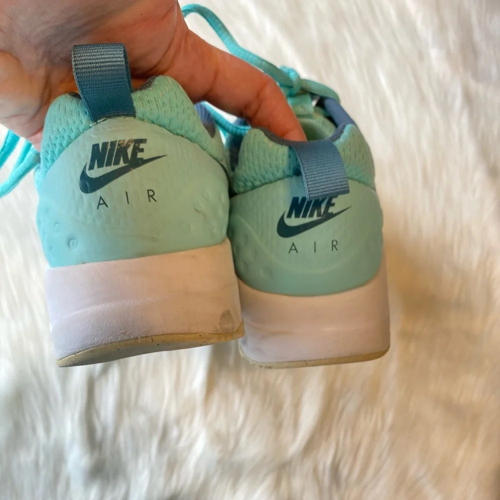 Nike Free Hyper Turquoise Girls Sneaker Size 6 1/2